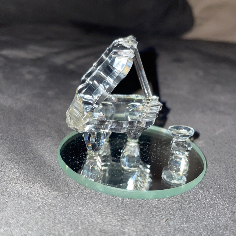 Bohemia Crystal Piano On Round Glass